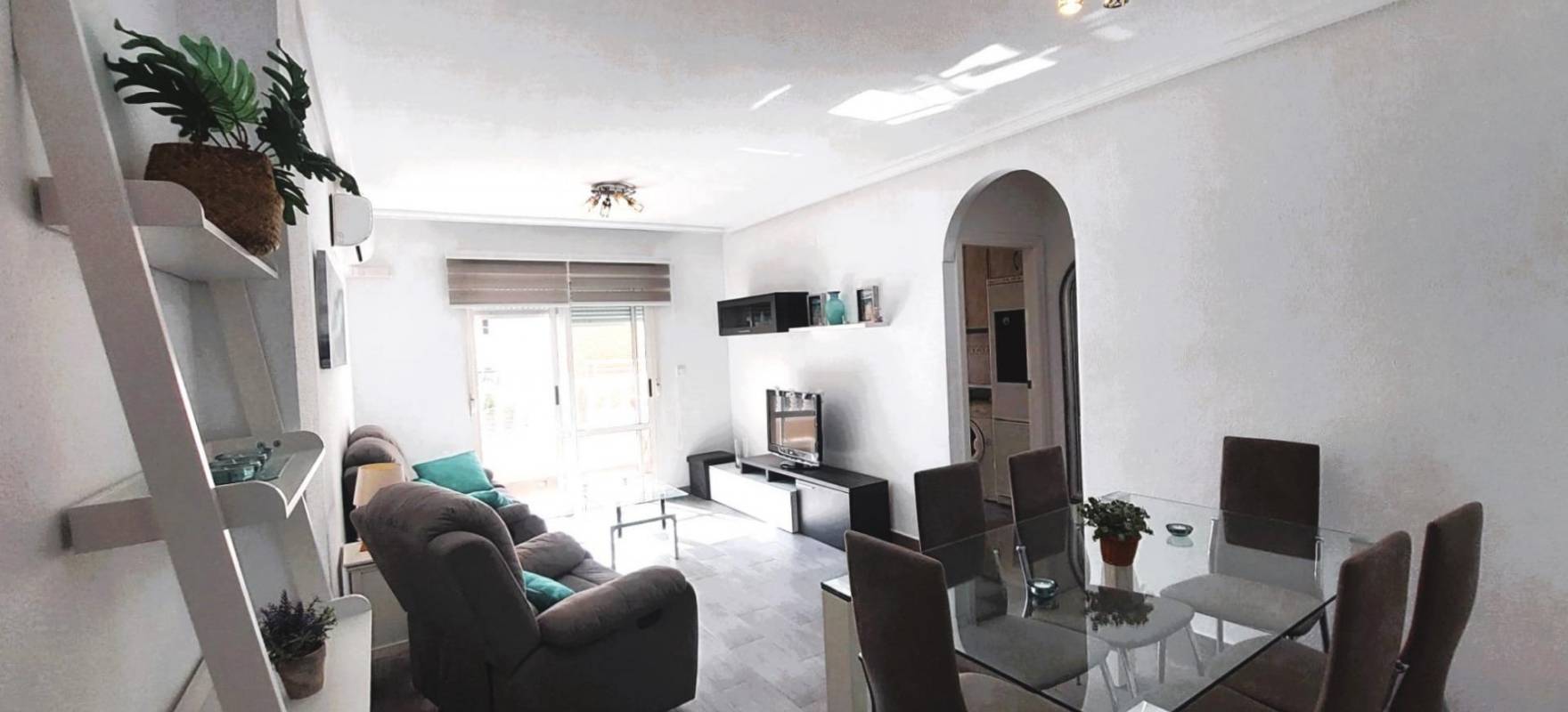 Resale - Apartment - Torrevieja - Paseo maritimo