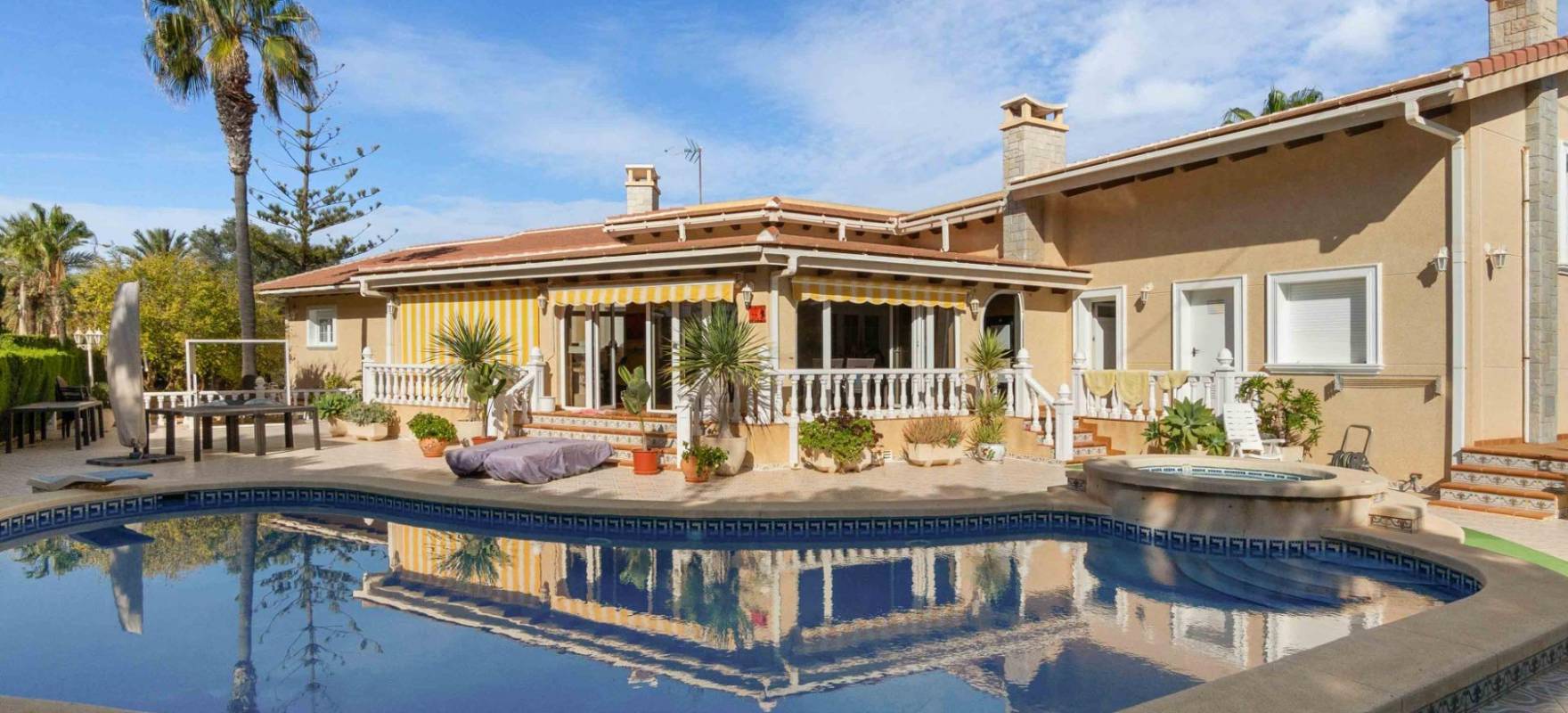 Resale - Villa - Cabo Roig - MUY CERCA DE LA PLAYA