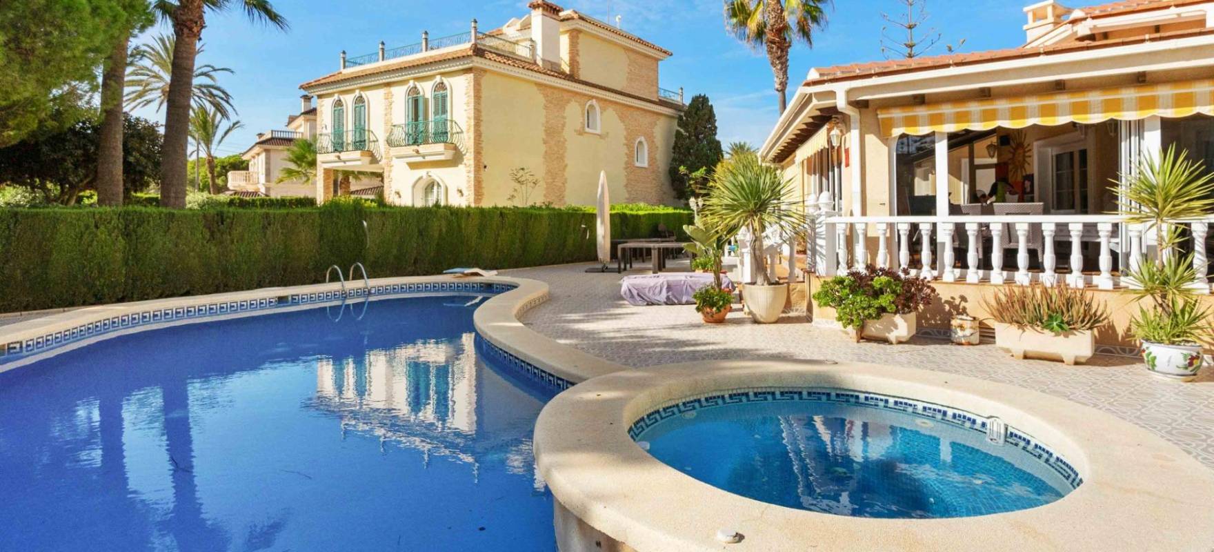 Resale - Villa - Cabo Roig - MUY CERCA DE LA PLAYA