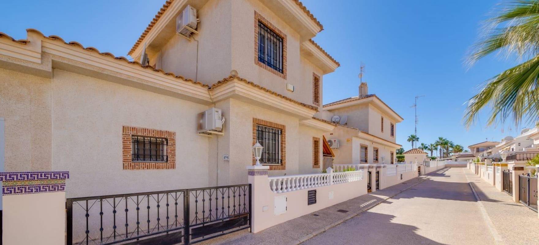 Resale - Villa - Orihuela Costa - Los Dolses