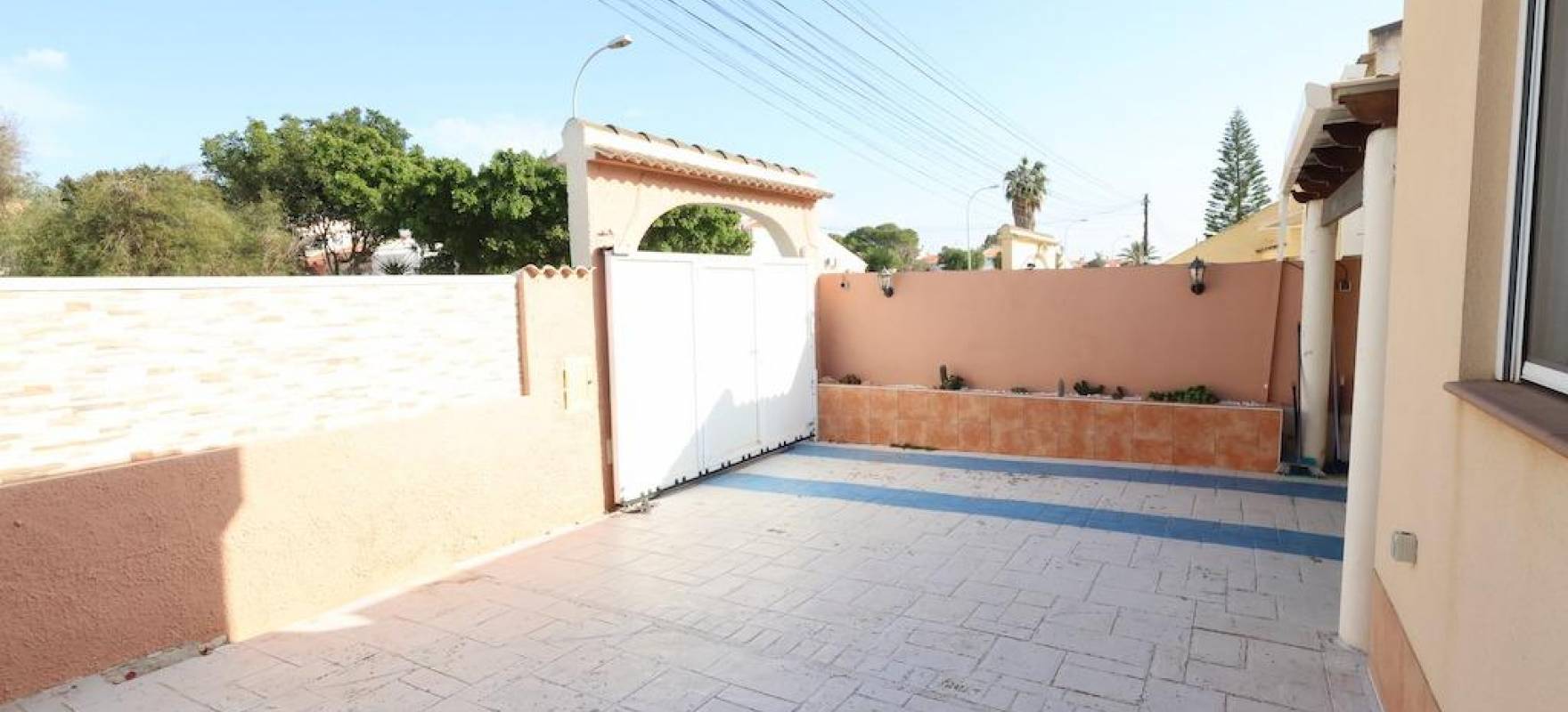 Resale - Villa - Torrevieja - La Siesta - El Salado - Torreta