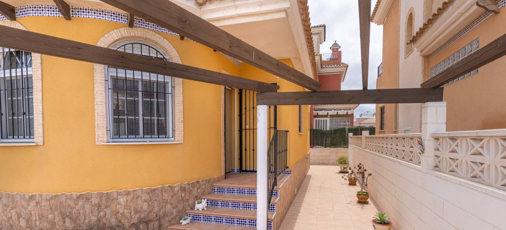 Venta - Chalet - Los Montesinos - Los Montesinos - Urb. La Herrada